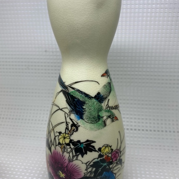 Vintage Porcelain Sake Set, 4 pcs 5-3/4"H Decanter & 2" Cups. - Picture 10 of 14